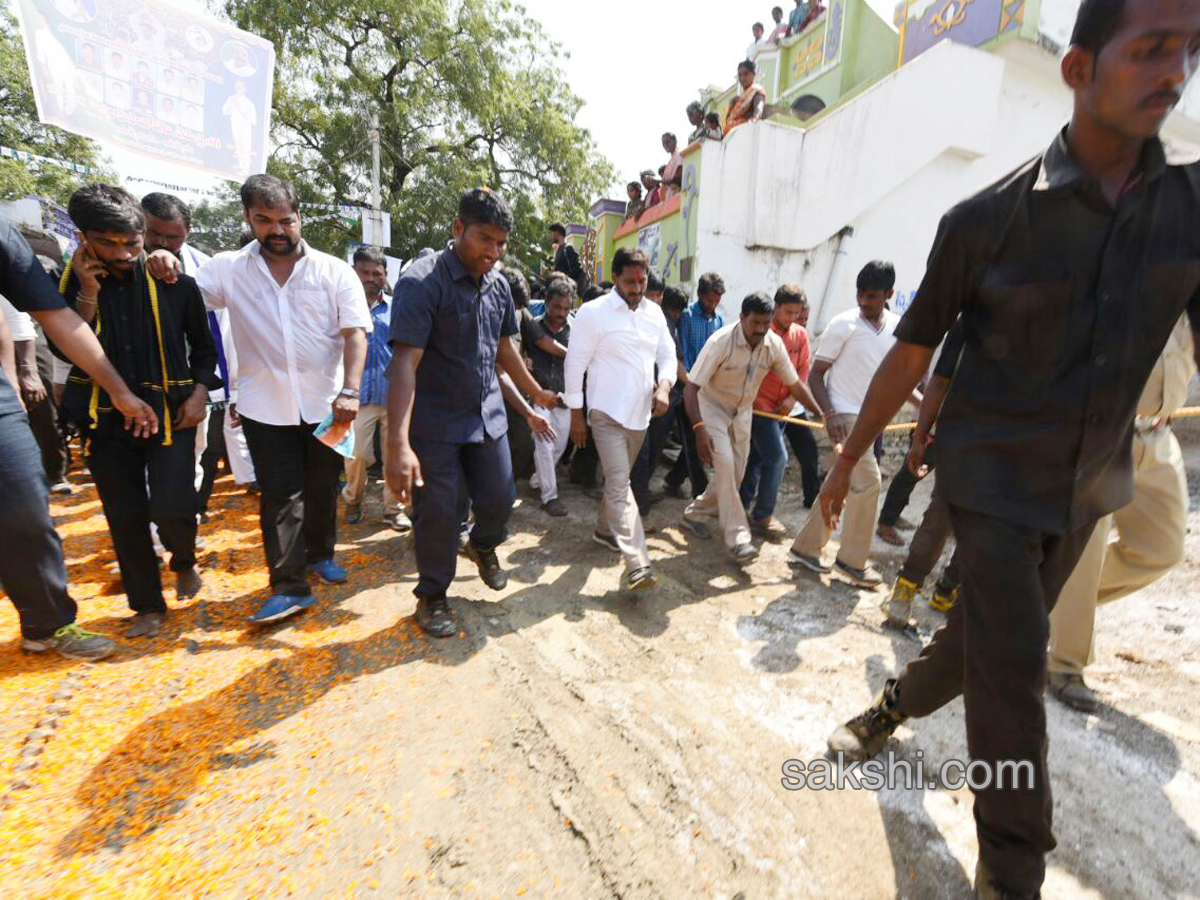ninth day prajasankalapa yatra - Sakshi48