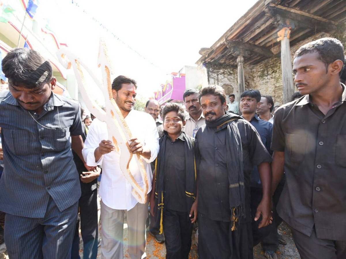 ninth day prajasankalapa yatra - Sakshi50