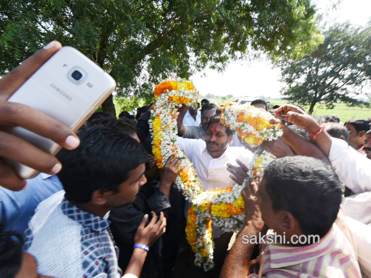 ninth day prajasankalapa yatra - Sakshi60