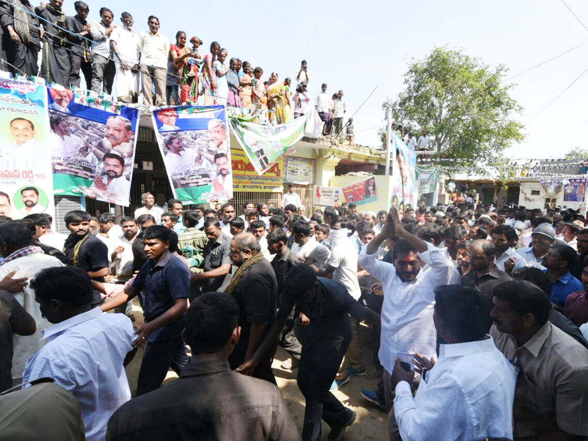 ninth day prajasankalapa yatra - Sakshi63