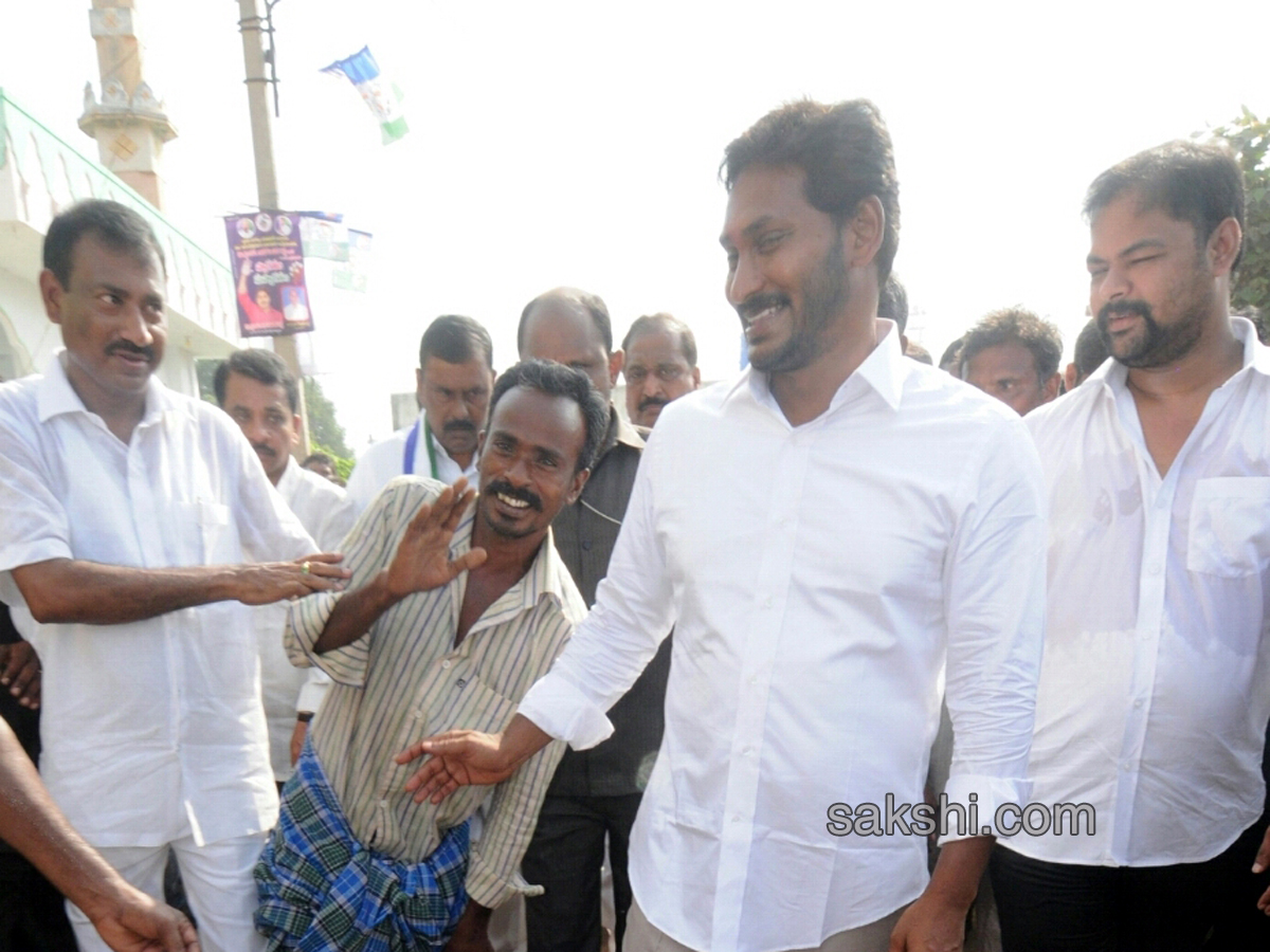 ninth day prajasankalapa yatra - Sakshi1