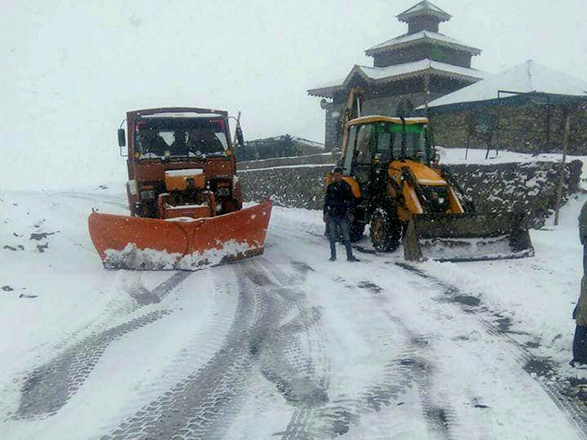 jammu and kashmir snowfall - Sakshi - Sakshi12