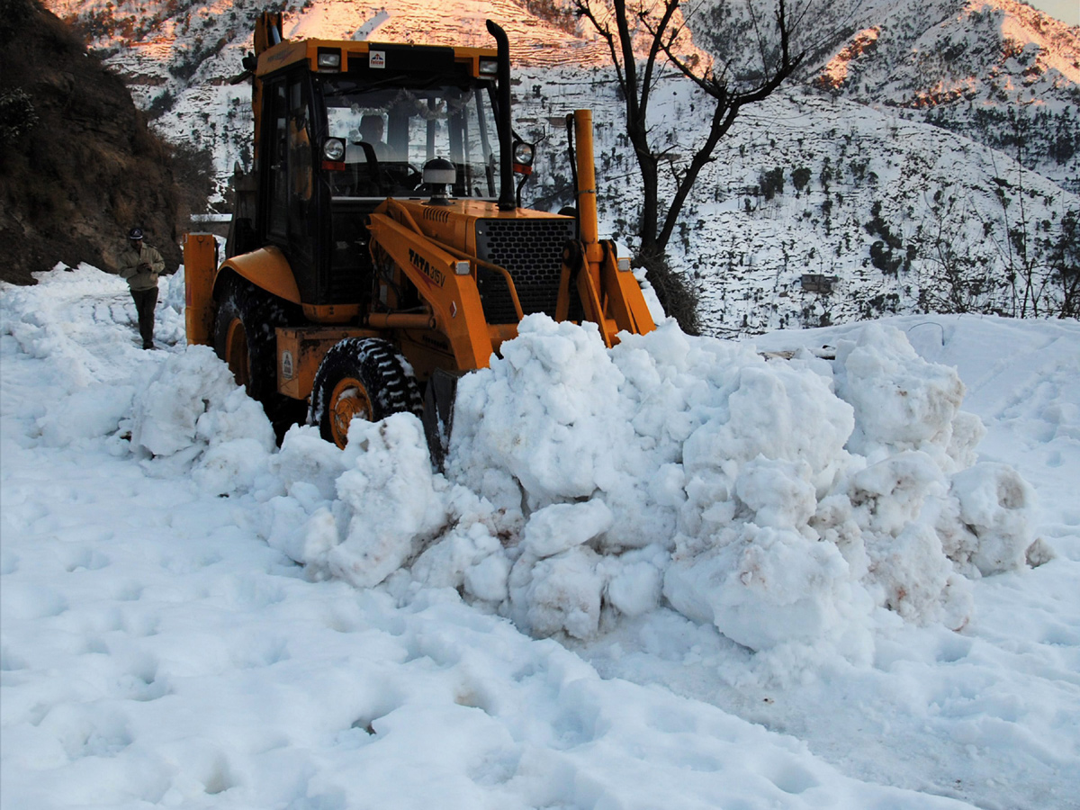 jammu and kashmir snowfall - Sakshi - Sakshi17