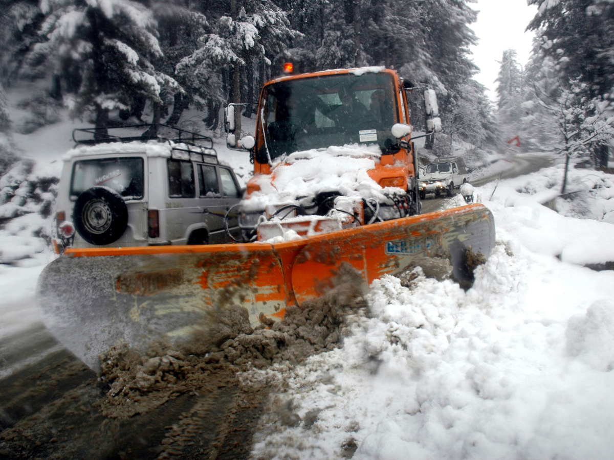 jammu and kashmir snowfall - Sakshi - Sakshi18