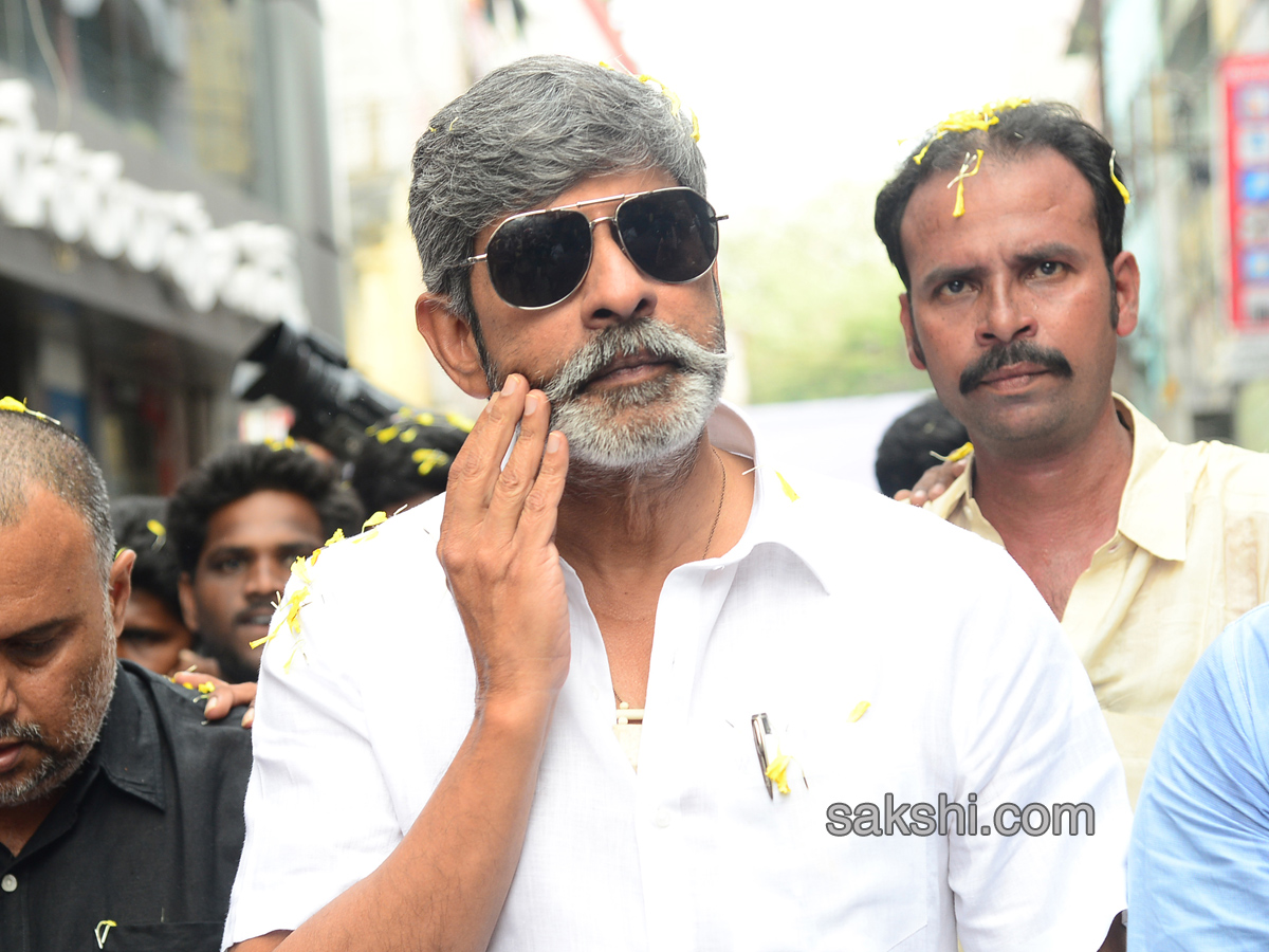 jagapathi babu charity walk vijayawada - Sakshi - Sakshi3