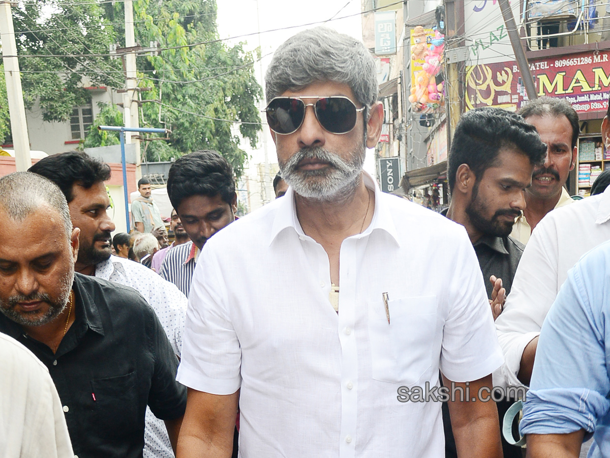 jagapathi babu charity walk vijayawada - Sakshi - Sakshi14