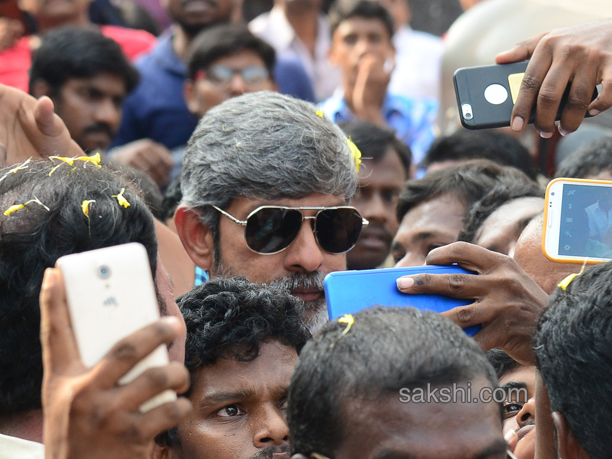 jagapathi babu charity walk vijayawada - Sakshi - Sakshi10