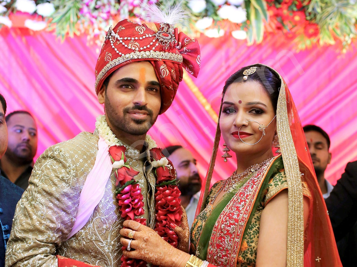 Bhuvneshwar Kumar married to his girl friend in Meerut - Sakshi - Sakshi2