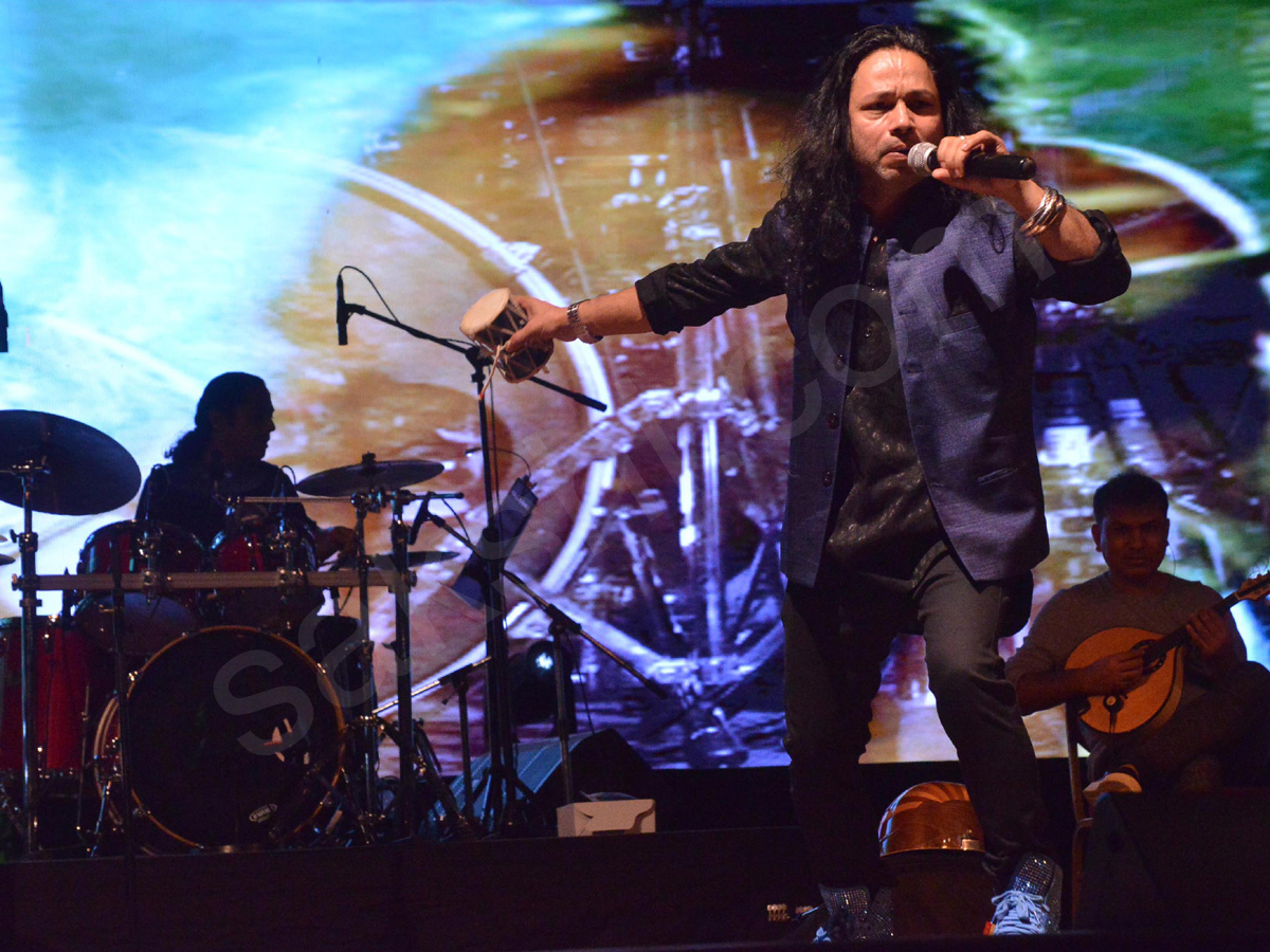 Kailash Kher Live in Concert at Shilpakala Vedika - Sakshi4