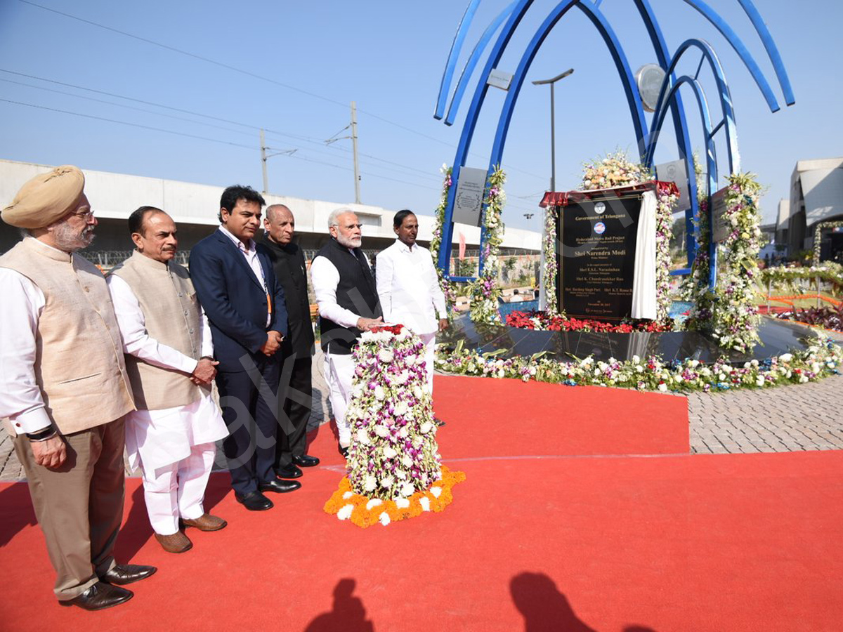 narendra modi inaugurates hyderabad metro rail services - Sakshi3