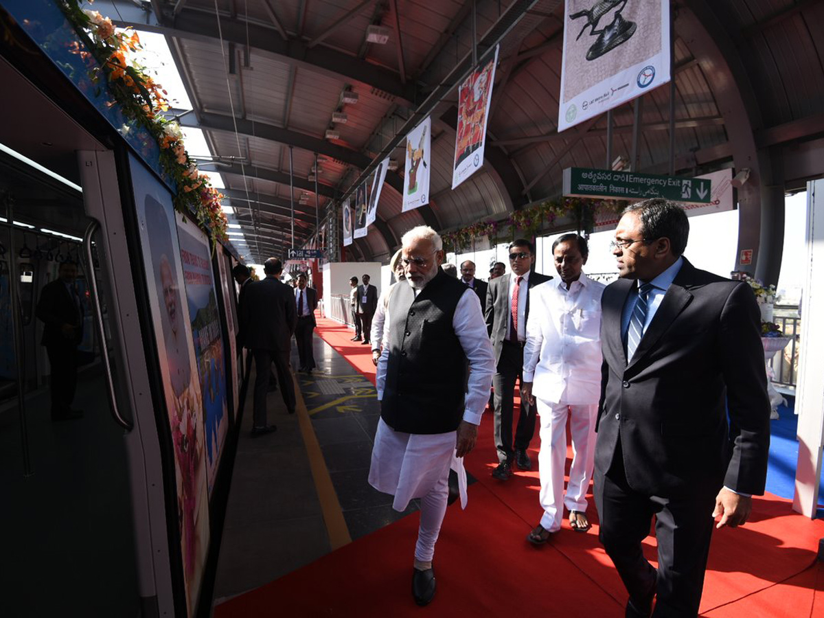 narendra modi inaugurates hyderabad metro rail services - Sakshi11