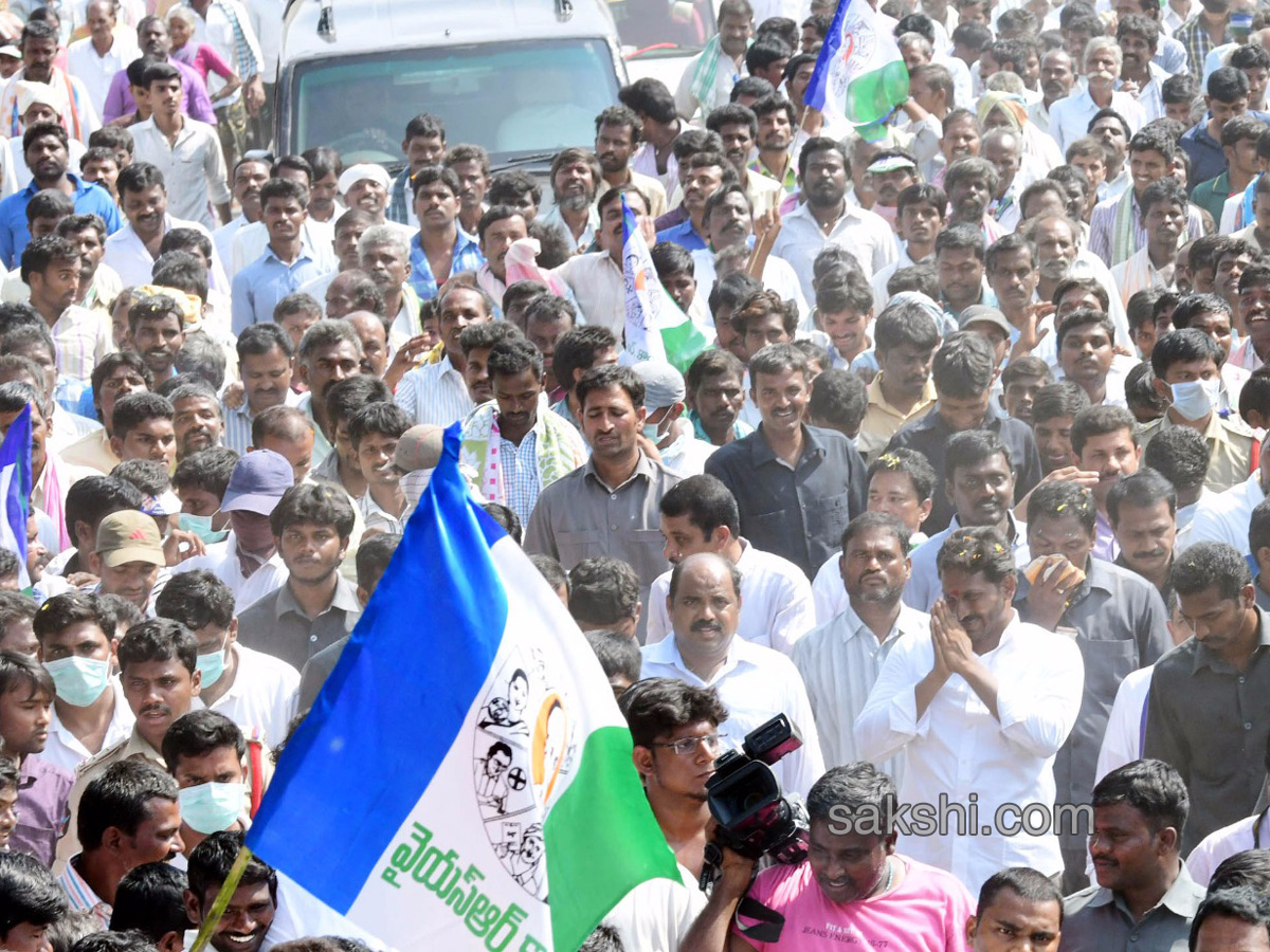 PrajaSankalpaYatra completes 300 km - Sakshi10