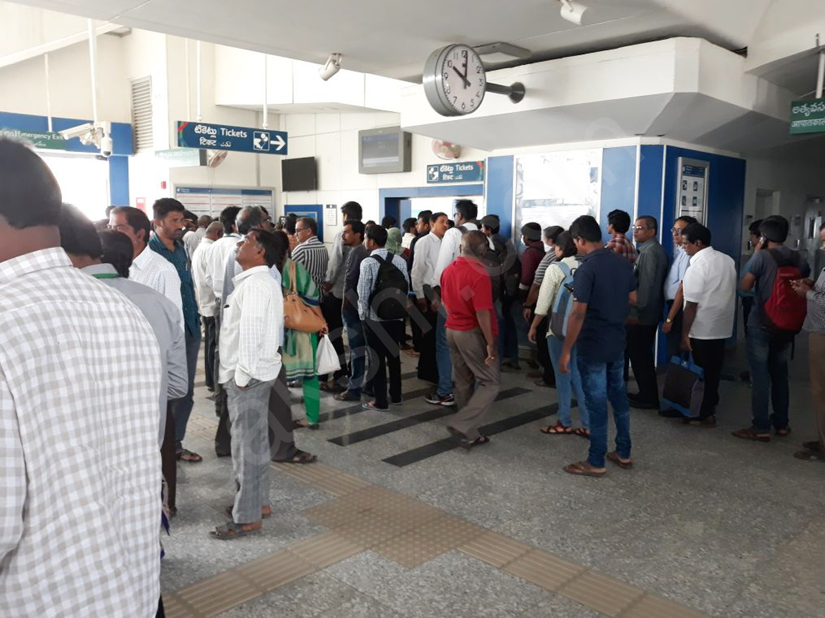 first day of hyderabad metro rail - Sakshi1