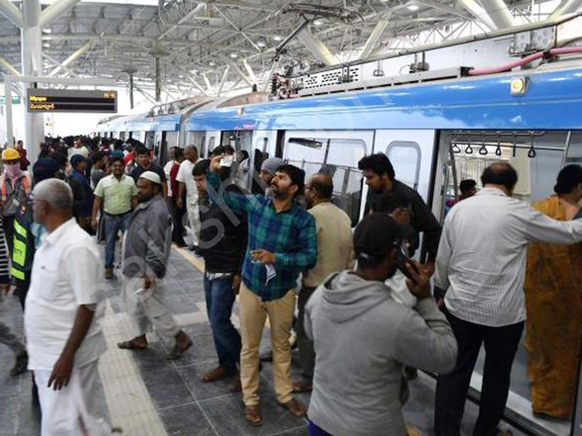 first day of hyderabad metro rail - Sakshi12