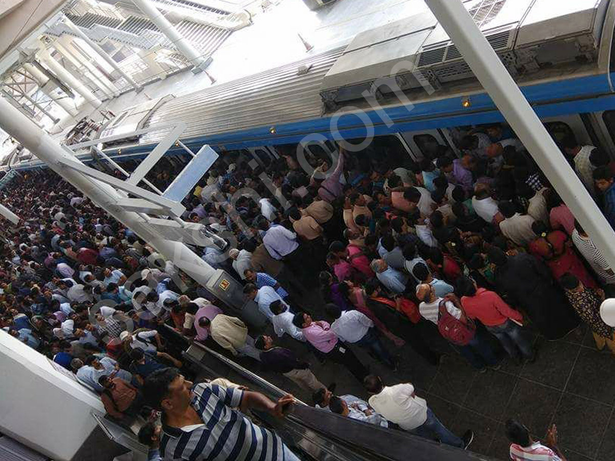 first day of hyderabad metro rail - Sakshi18