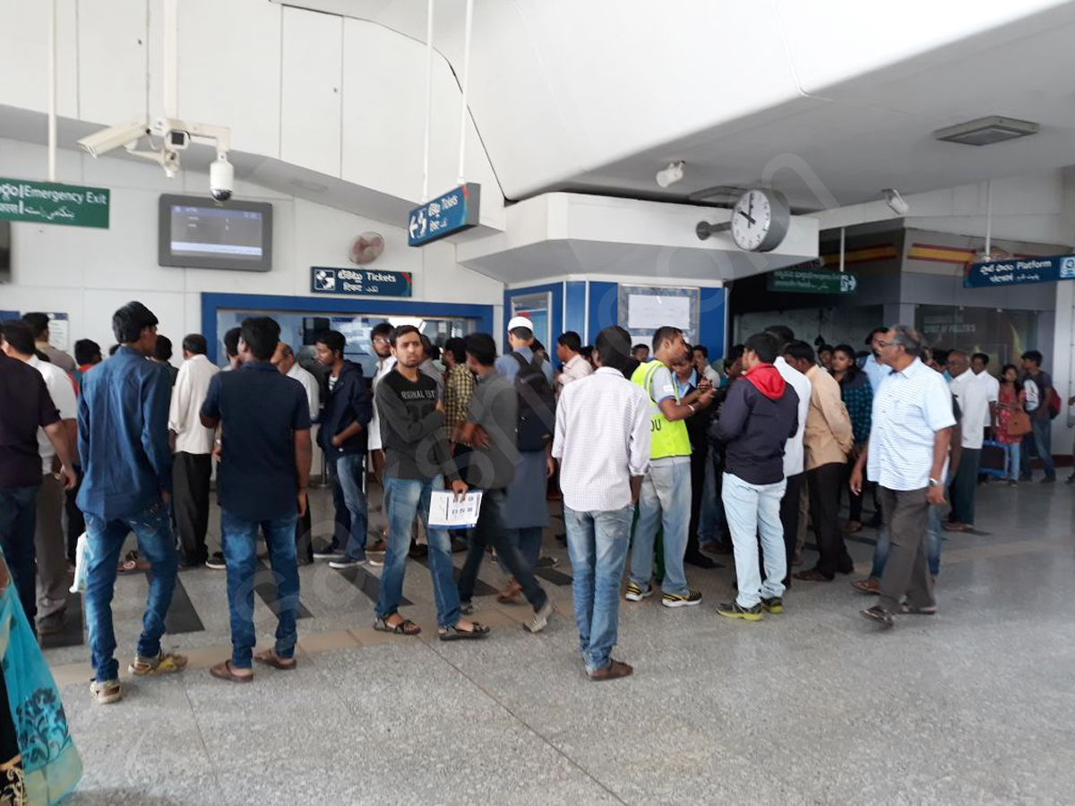 first day of hyderabad metro rail - Sakshi2