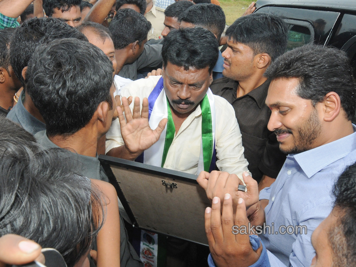 YS Jagan tour Pulivendula ahead of Praja Sankalpa Yatra launch - Sakshi15