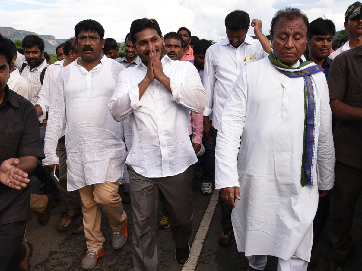 ys jagan first day prajasankalpayatra ends vempalli - Sakshi3