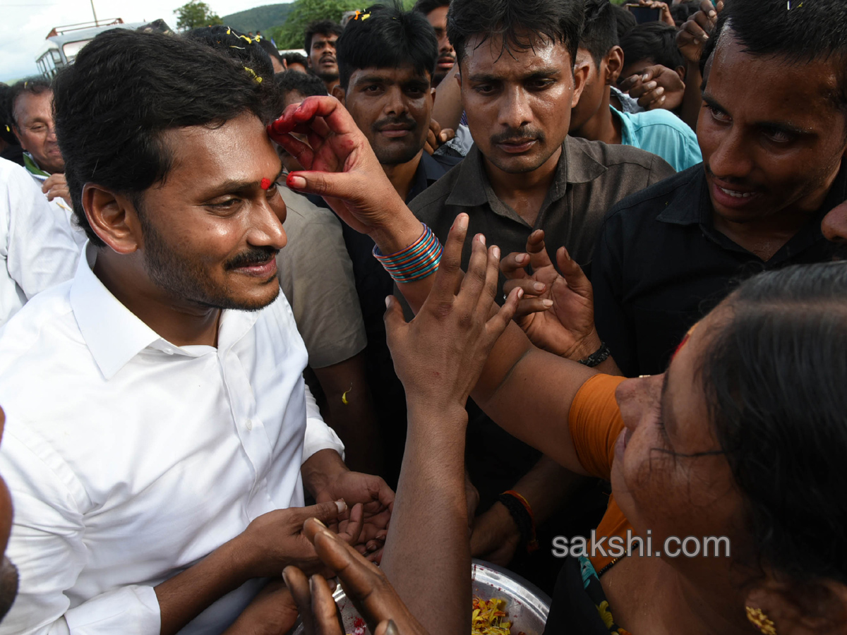 ys jagan first day prajasankalpayatra ends vempalli - Sakshi12