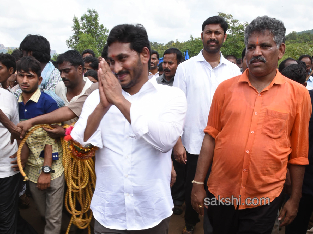 ys jagan first day prajasankalpayatra ends vempalli - Sakshi16