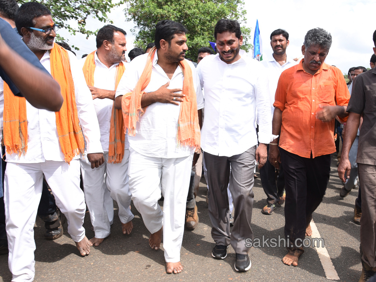 ys jagan first day prajasankalpayatra ends vempalli - Sakshi18