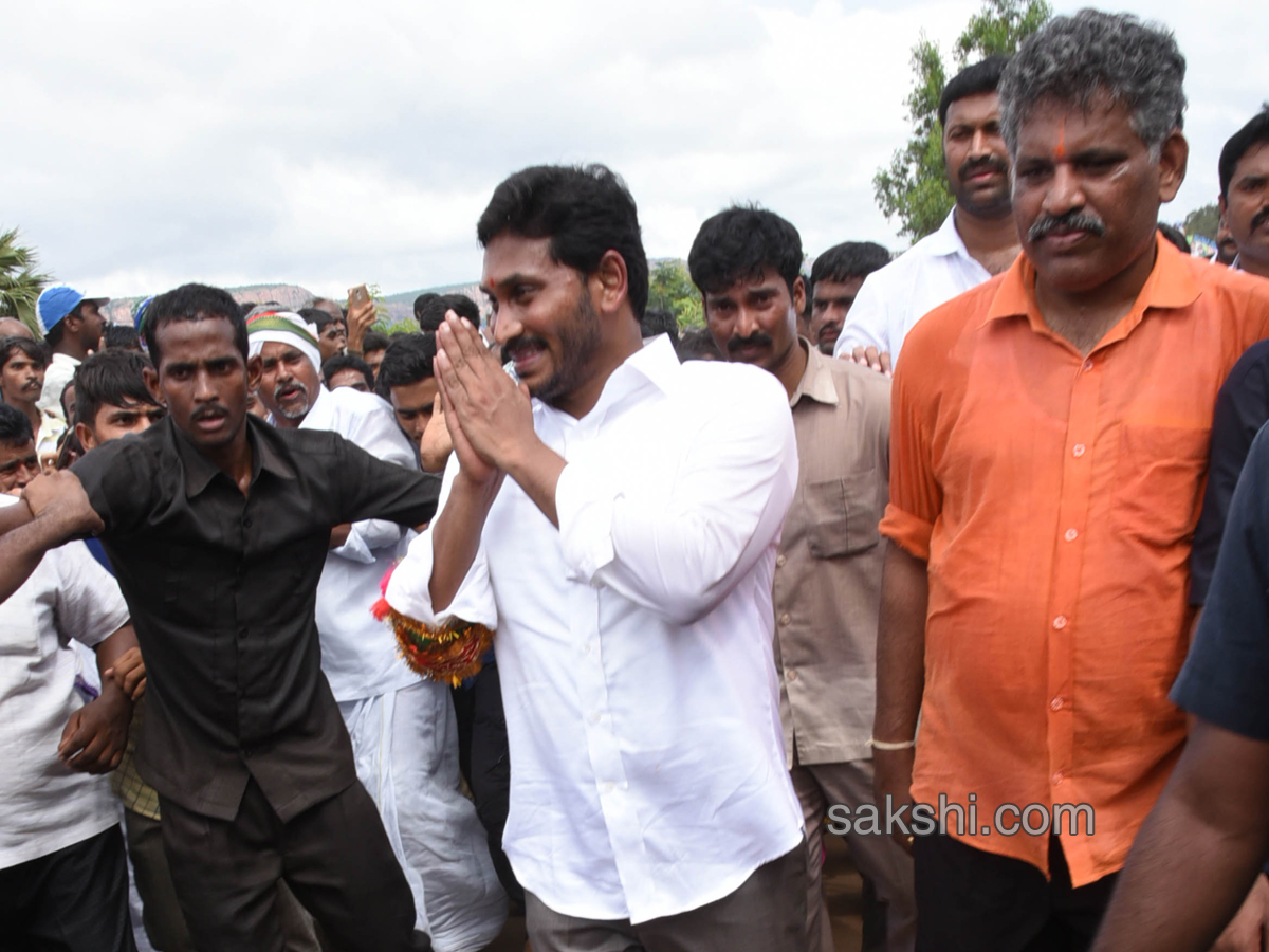 ys jagan first day prajasankalpayatra ends vempalli - Sakshi5