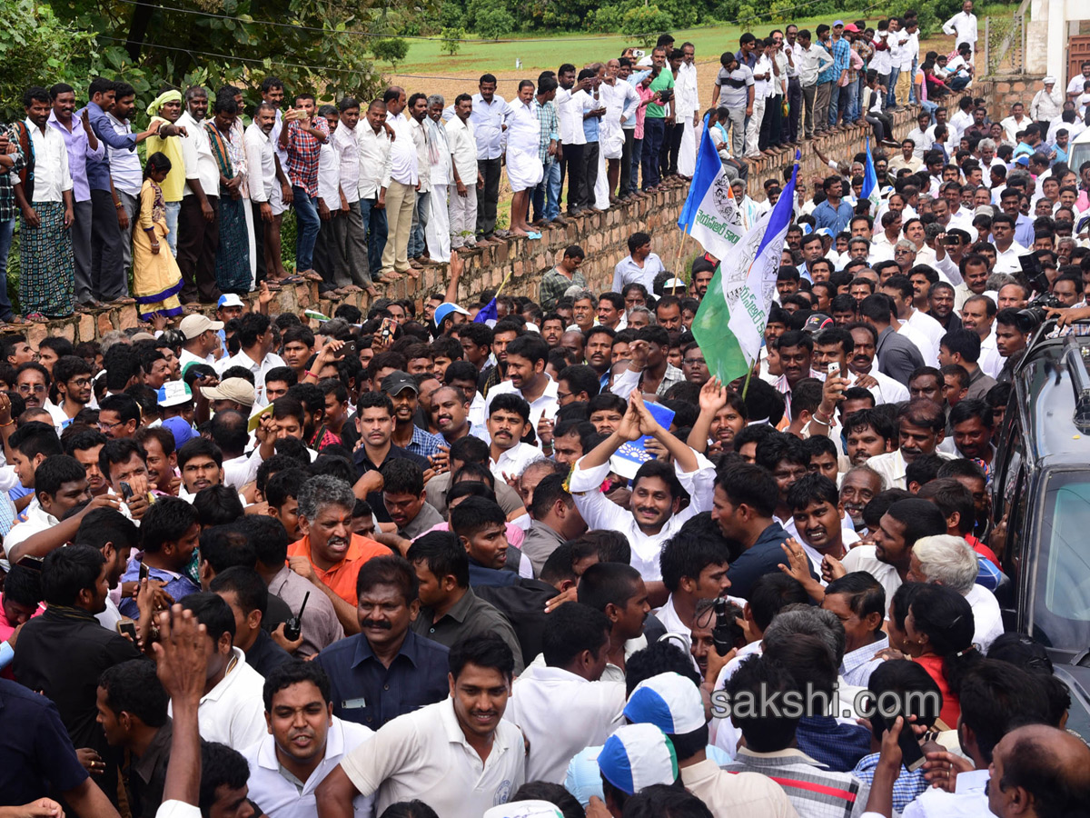 ys jagan first day prajasankalpayatra ends vempalli - Sakshi1