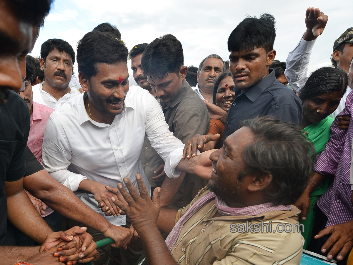 ys jagan first day prajasankalpayatra ends vempalli - Sakshi7