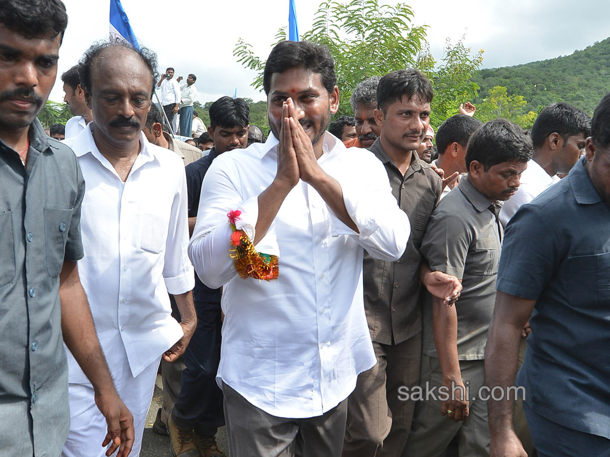 ys jagan first day prajasankalpayatra ends vempalli - Sakshi8