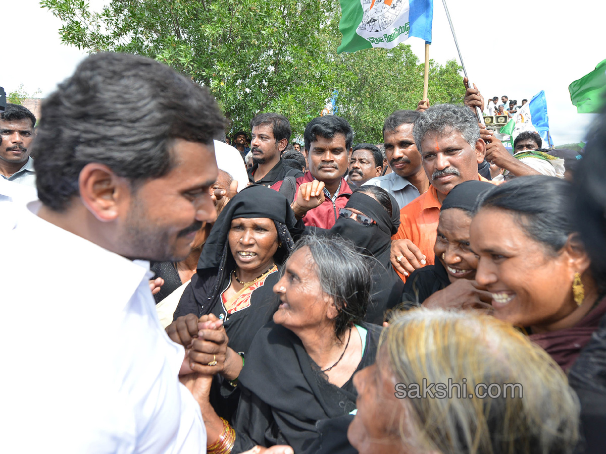 ys jagan first day prajasankalpayatra ends vempalli - Sakshi9