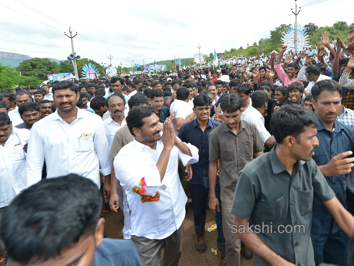 ys jagan first day prajasankalpayatra ends vempalli - Sakshi2