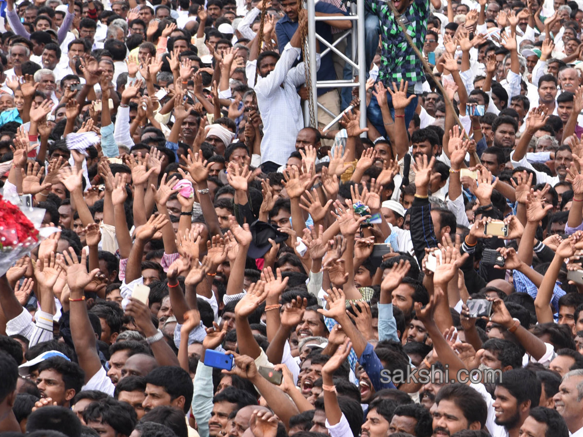 ys jagan first day prajasankalpayatra ends vempalli - Sakshi11