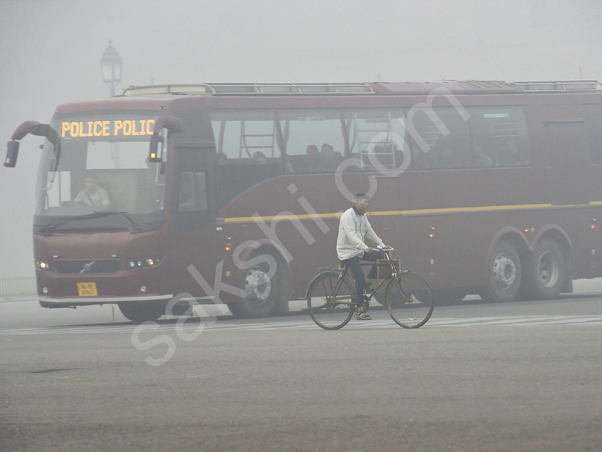 Dense Fog In Delhi - Sakshi9