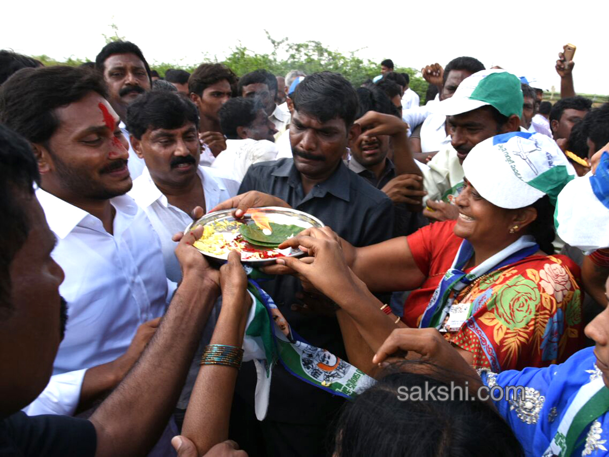 prajasankalpayatra third day starts neelathimayapalli - Sakshi1