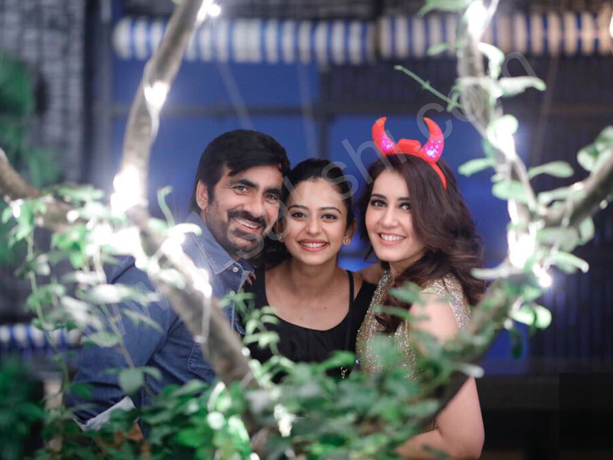 rashi khanna birthday party - Sakshi2