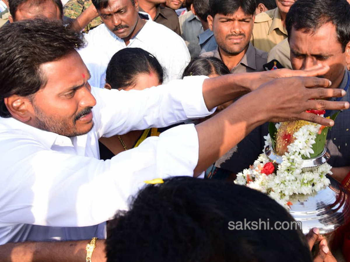 ys jagan prajasankalpayatra - Sakshi12