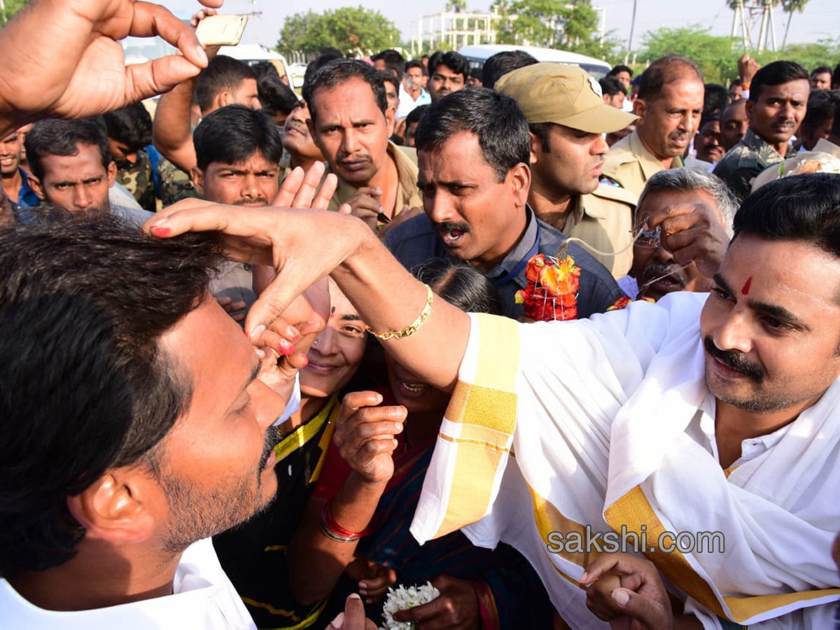 ys jagan prajasankalpayatra - Sakshi13