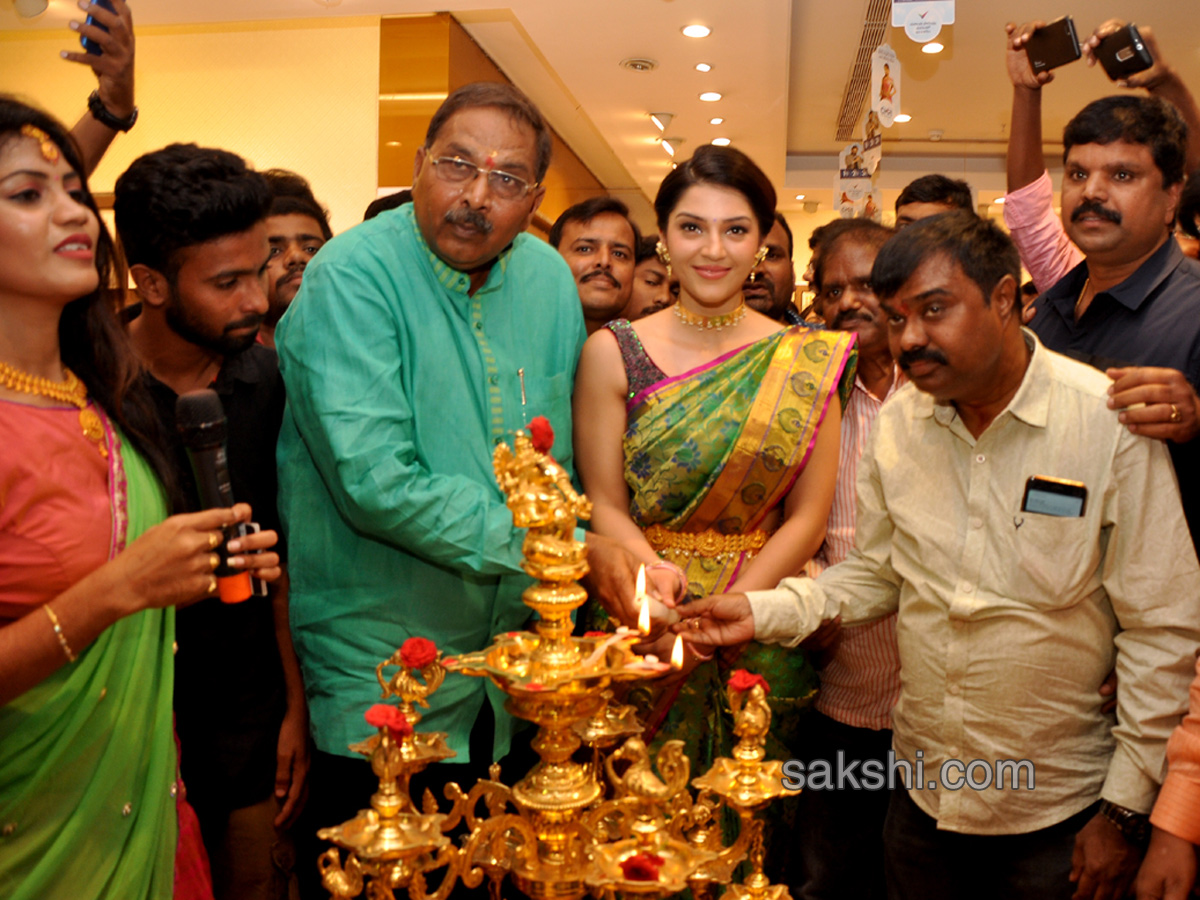 Cine Actress Mehreen visited nellore CMR Shopping Mall - Sakshi4