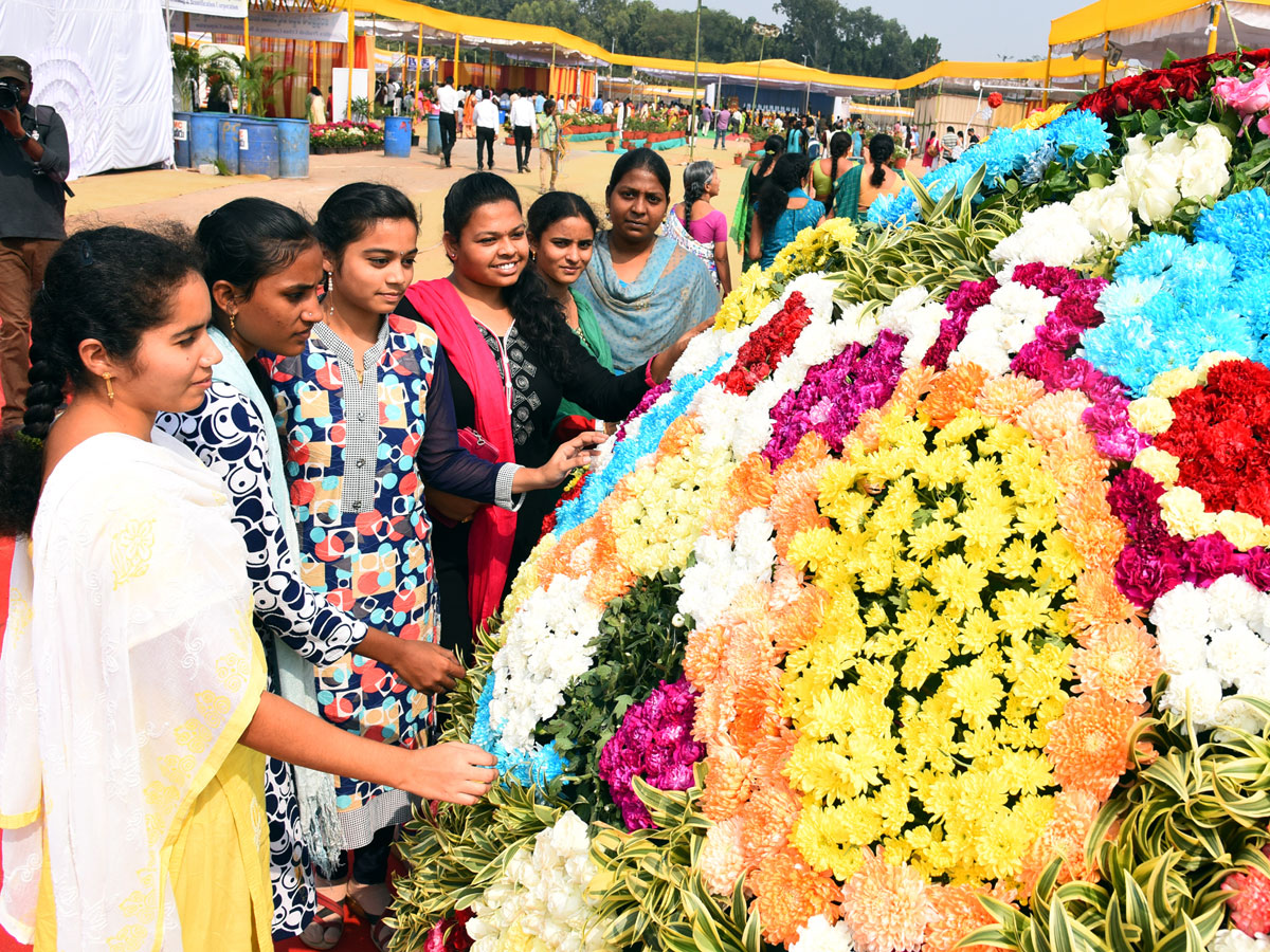 National rose show from in Vijayawada - Sakshi24