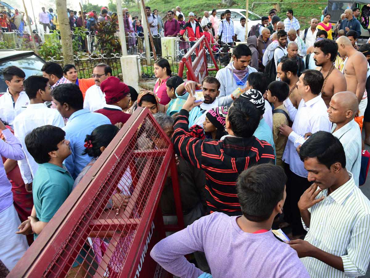 Heavy rush at Tirumala - Sakshi7