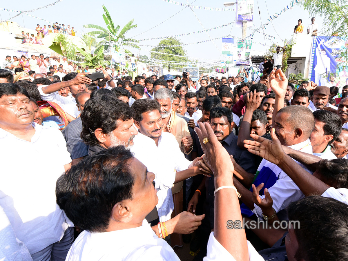 YS Jagan completed 46th day of his PrajaSankalpaYatra - Sakshi10