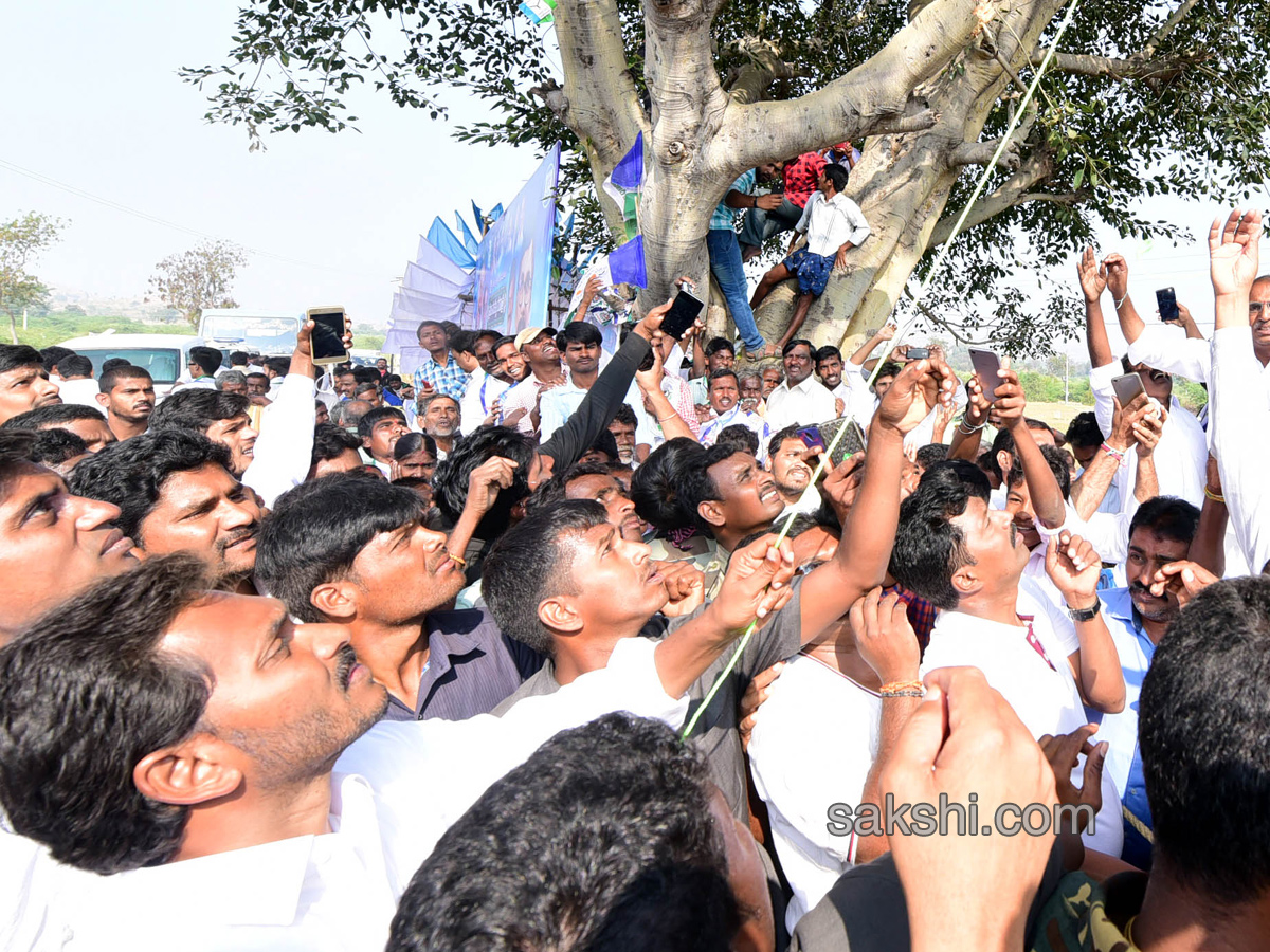 YS Jagan completed 46th day of his PrajaSankalpaYatra - Sakshi11