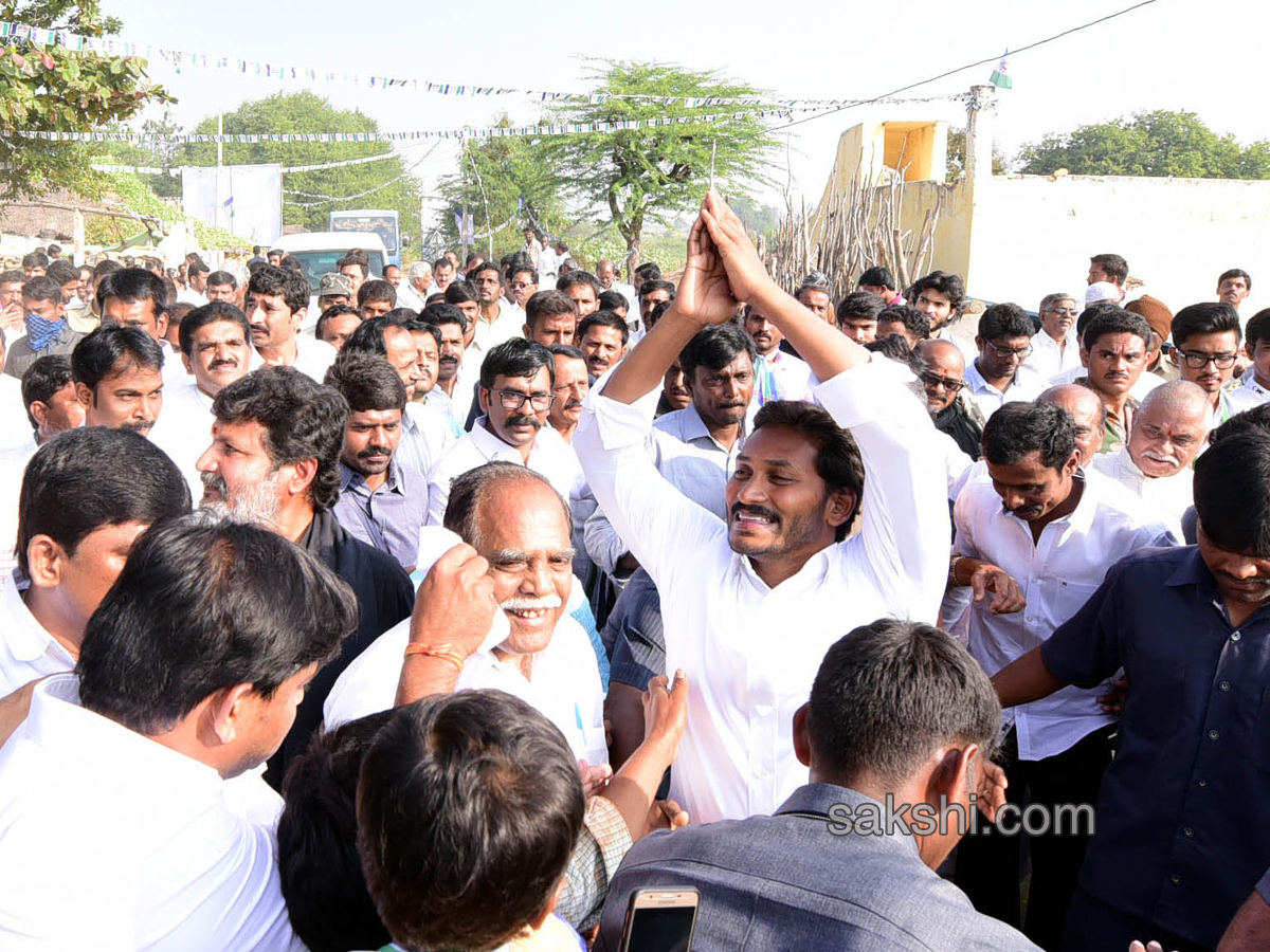 YS Jagan completed 46th day of his PrajaSankalpaYatra - Sakshi15