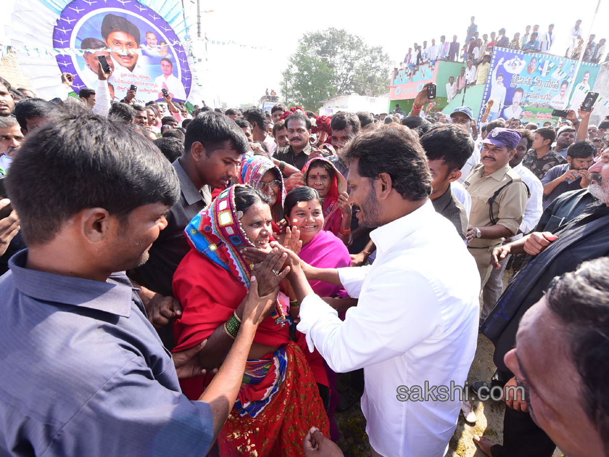 YS Jagan completed 46th day of his PrajaSankalpaYatra - Sakshi17