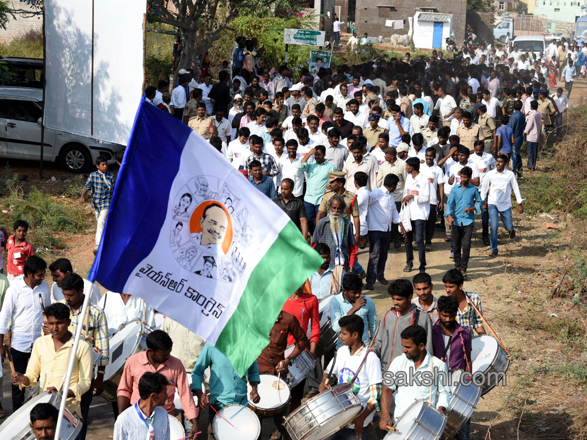 YS Jagan completed 46th day of his PrajaSankalpaYatra - Sakshi18