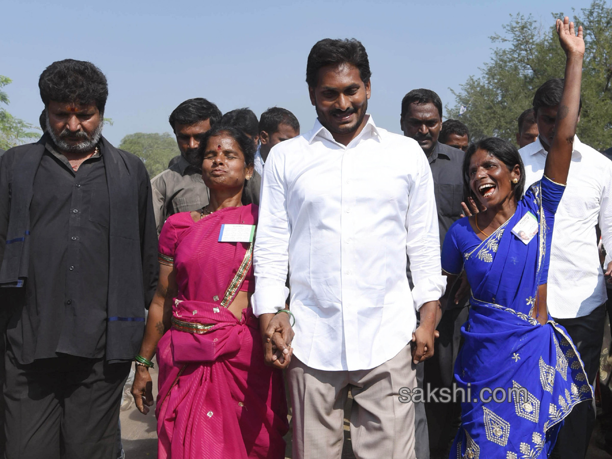 YS Jagan completed 46th day of his PrajaSankalpaYatra - Sakshi19