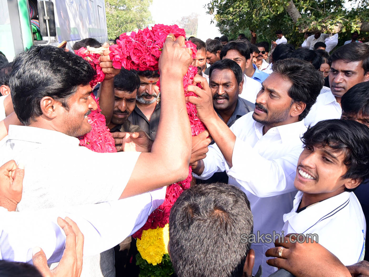 YS Jagan completed 46th day of his PrajaSankalpaYatra - Sakshi2