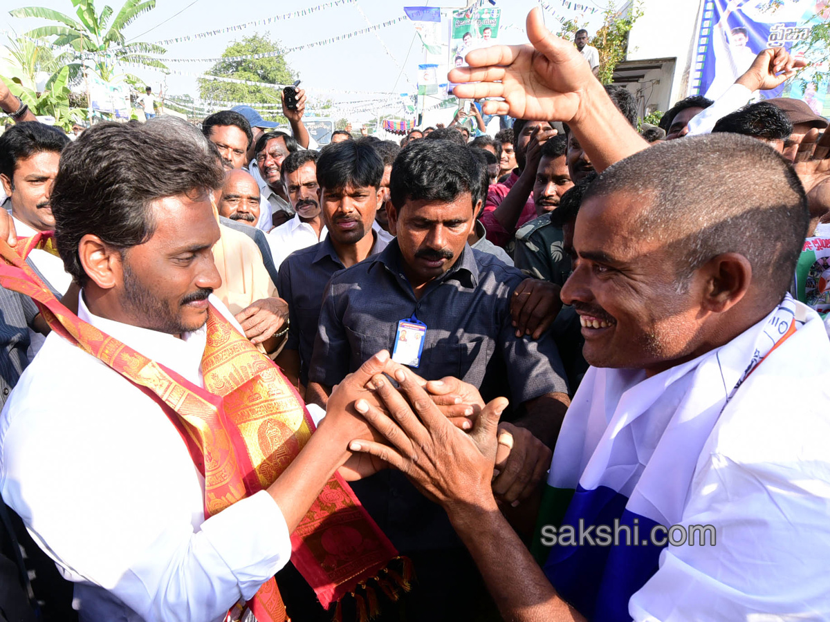 YS Jagan completed 46th day of his PrajaSankalpaYatra - Sakshi3