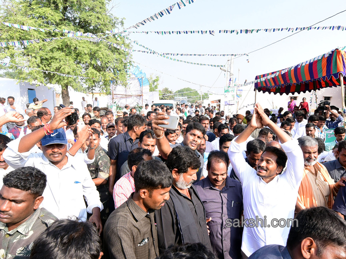 YS Jagan completed 46th day of his PrajaSankalpaYatra - Sakshi4