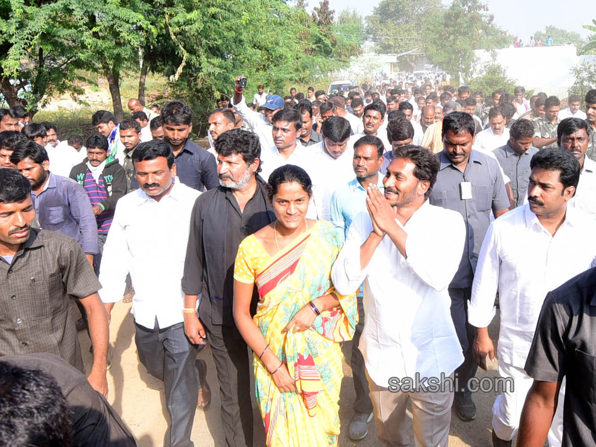 YS Jagan completed 46th day of his PrajaSankalpaYatra - Sakshi5